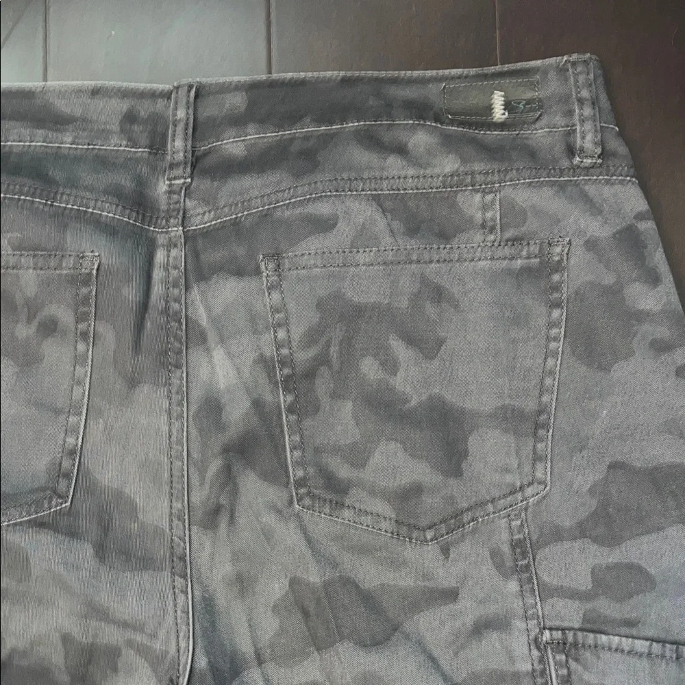 Supplies Woman’s Camouflage Cargo Pants size 12